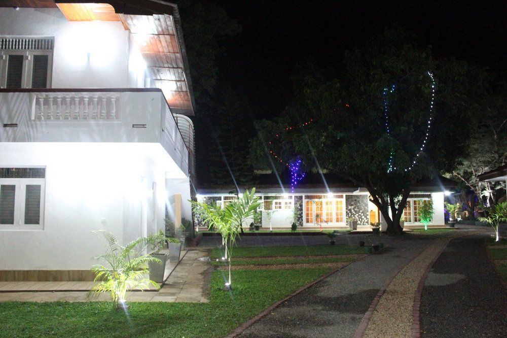 Nirmala Hotel And Restaurant Polonnaruwa Zewnętrze zdjęcie